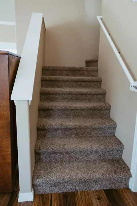 Entry Way - 310 E Thorn St, Colfax, WA 99111 photo 1 of 2