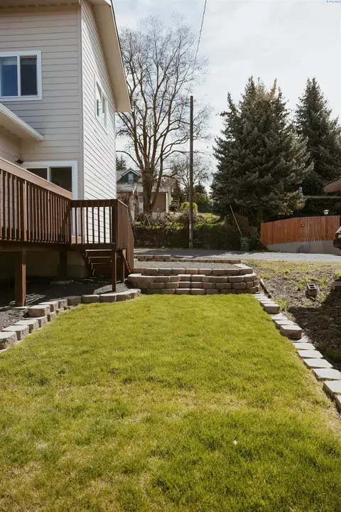 Exterior - 310 E Thorn St, Colfax, WA 99111 photo 6 of 9
