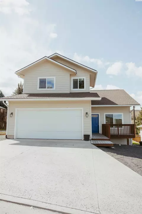 Exterior - 310 E Thorn St, Colfax, WA 99111 photo 2 of 9