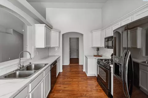 Kitchen - 6412 Three Rivers Dr, Pasco, WA 99301 photo 1 of 4