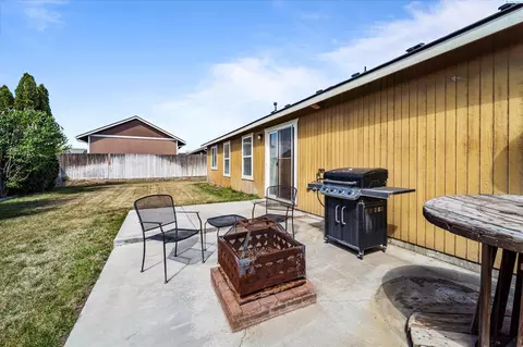 Exterior - 6412 Three Rivers Dr, Pasco, WA 99301 photo 6 of 7