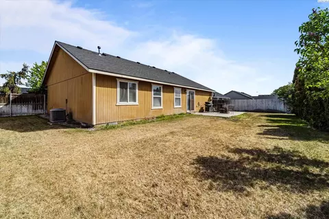 Exterior - 6412 Three Rivers Dr, Pasco, WA 99301 photo 5 of 7