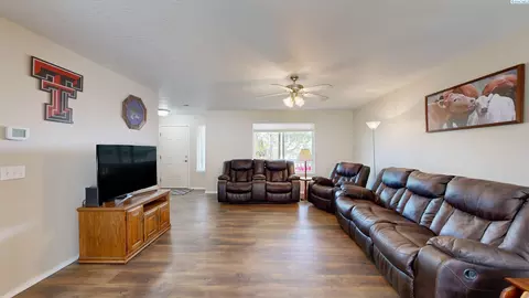 1230 NW Ventura Dr, Pullman, WA 99163 photo 3