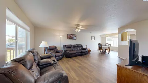 1230 NW Ventura Dr, Pullman, WA 99163 photo 2