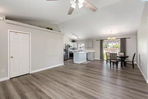 8703 Heathrow Ct, Pasco, WA 99301 photo 10