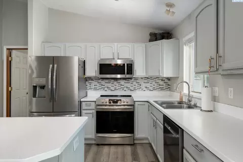 8703 Heathrow Ct, Pasco, WA 99301 photo 6