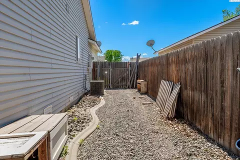 8703 Heathrow Ct, Pasco, WA 99301 photo 23