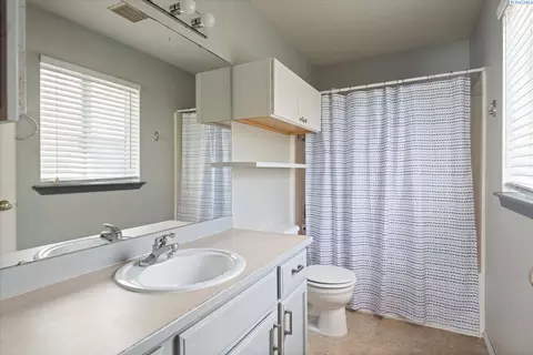 8703 Heathrow Ct, Pasco, WA 99301 photo 17