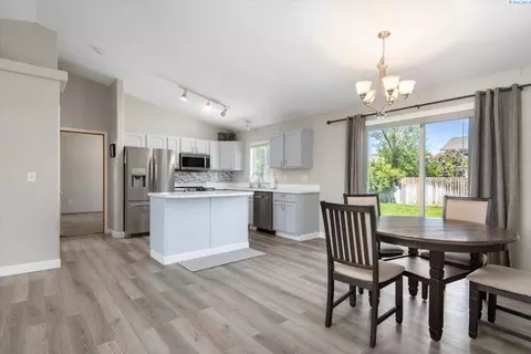8703 Heathrow Ct, Pasco, WA 99301 photo 2