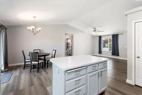8703 Heathrow Ct, Pasco, WA 99301 photo 11