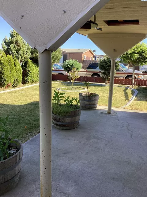 2407 E George St, Pasco, WA 99301 photo 5
