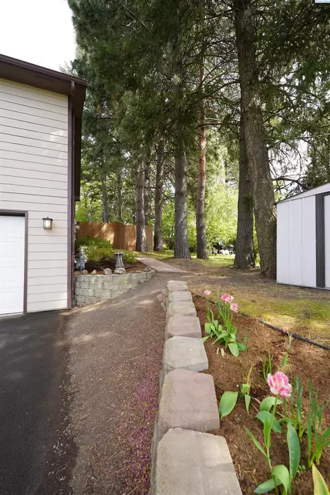 1120 SE Thompson St, Pullman, WA 99163 photo 3