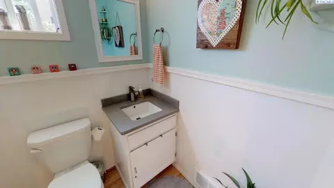 Bath - 294 NW Clay Ct, Pullman, WA 99163 photo 1 of 2