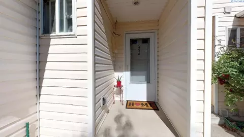Exterior - 294 NW Clay Ct, Pullman, WA 99163 photo 1 of 4