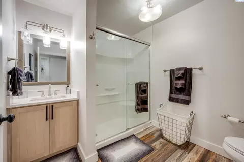 Bath - 1645 NE Merman Dr #A102, Pullman, WA 99163 photo 1 of 1