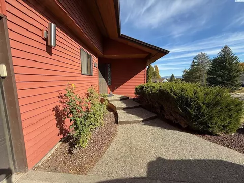 1425 SW Wadleigh Dr, Pullman, WA 99163 photo 3