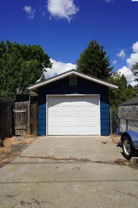 353 NW Cleveland, Pullman, WA 99163 photo 45