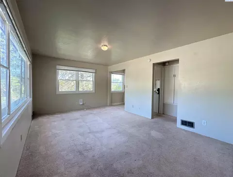 1145 NE Myrtle St, Pullman, WA 99163 photo 2