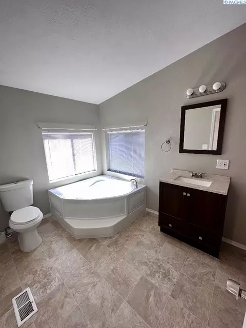 1035 S 5th Ave, Pasco, WA 99301 photo 6