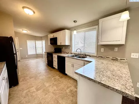 1035 S 5th Ave, Pasco, WA 99301 photo 4