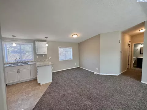 1035 S 5th Ave, Pasco, WA 99301 photo 3