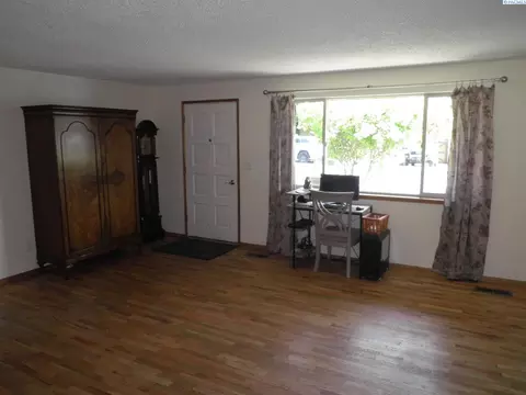 829 SW Crestview St, Pullman, WA 99163 photo 2
