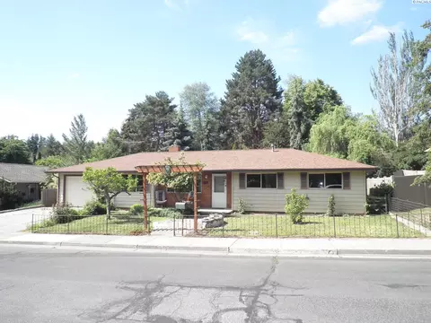 829 SW Crestview St, Pullman, WA 99163 photo 1