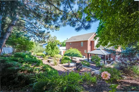 864 SEdge Knoll Dr, Pullman, WA 99163 photo 2