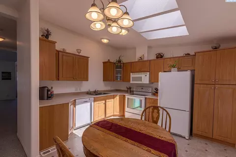 Kitchen - 1523 SE Footloose Dr, Pullman, WA 99163 photo 1 of 1