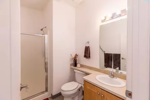 Bath - 1523 SE Footloose Dr, Pullman, WA 99163 photo 1 of 2