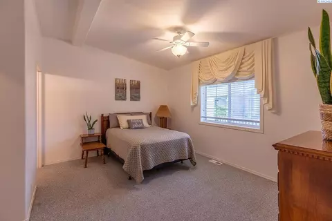 Bedroom - 1523 SE Footloose Dr, Pullman, WA 99163 photo 4 of 5