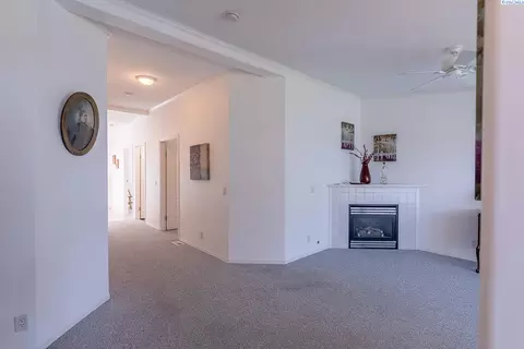 Entry Way - 1523 SE Footloose Dr, Pullman, WA 99163 photo 1 of 2