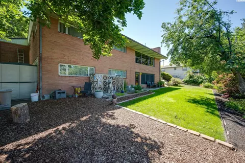 225 SW Skyline Dr, Pullman, WA 99163 photo 2
