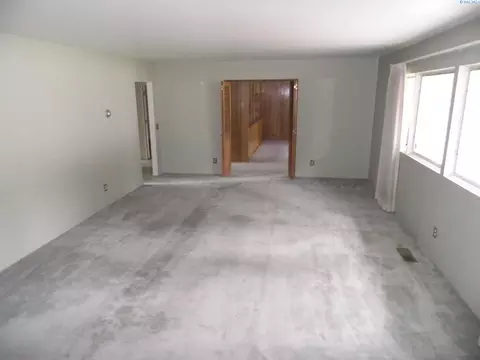 Living - 720 SE Kamiaken St, Pullman, WA 99163 photo 3 of 5