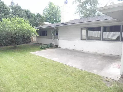 Exterior - 720 SE Kamiaken St, Pullman, WA 99163 photo 5 of 6