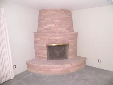 Living - 720 SE Kamiaken St, Pullman, WA 99163 photo 2 of 5