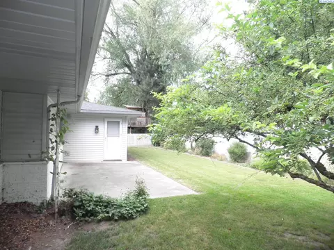 Exterior - 720 SE Kamiaken St, Pullman, WA 99163 photo 3 of 6