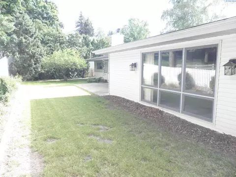 Exterior - 720 SE Kamiaken St, Pullman, WA 99163 photo 2 of 6