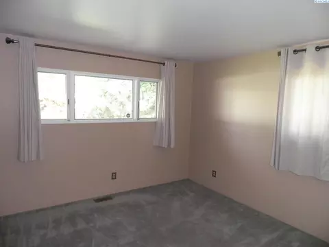 Bedroom - 720 SE Kamiaken St, Pullman, WA 99163 photo 3 of 3