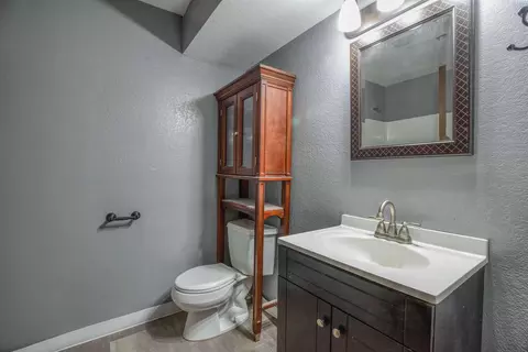 Bath - 1552 NW Leland Dr, Pullman, WA 99163 photo 3 of 3