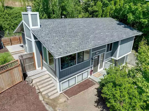 Exterior - 1552 NW Leland Dr, Pullman, WA 99163 photo 2 of 4
