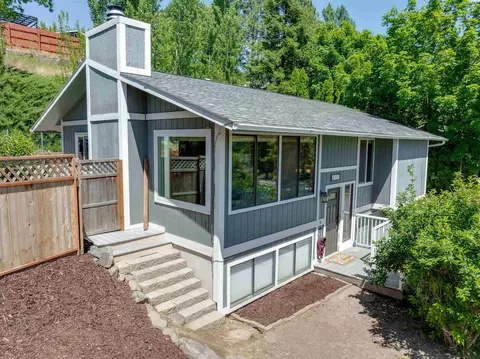 Exterior - 1552 NW Leland Dr, Pullman, WA 99163 photo 1 of 4