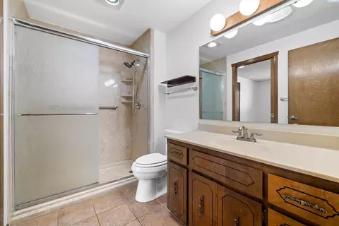 Bath - 8412 Franklin Rd, Pasco, WA 99301 photo 1 of 2
