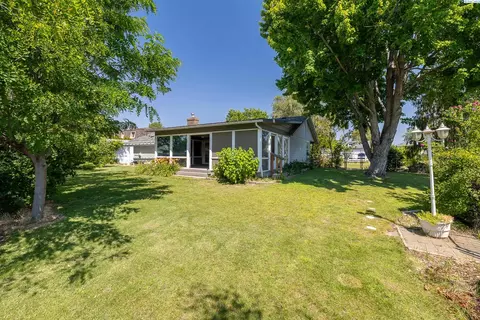 Exterior - 8412 Franklin Rd, Pasco, WA 99301 photo 5 of 12
