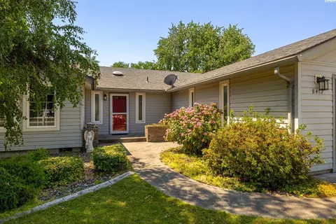 Exterior - 8412 Franklin Rd, Pasco, WA 99301 photo 1 of 12