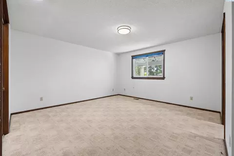 Bedroom - 8412 Franklin Rd, Pasco, WA 99301 photo 4 of 5