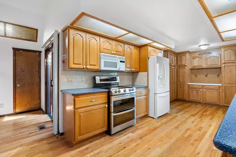 Kitchen - 8412 Franklin Rd, Pasco, WA 99301 photo 3 of 3