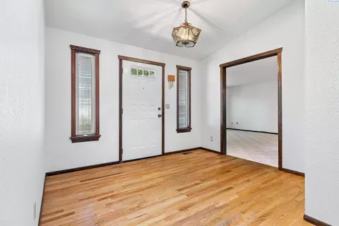 Entry Way - 8412 Franklin Rd, Pasco, WA 99301 photo 1 of 1