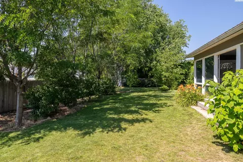 Exterior - 8412 Franklin Rd, Pasco, WA 99301 photo 12 of 12