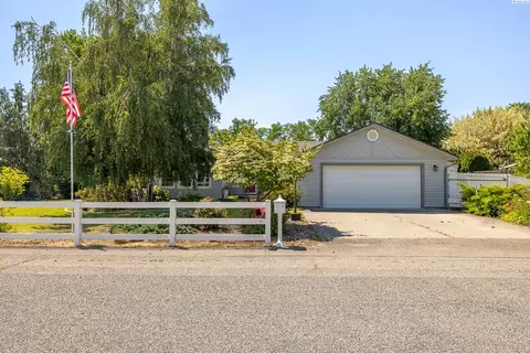 Exterior - 8412 Franklin Rd, Pasco, WA 99301 photo 7 of 12